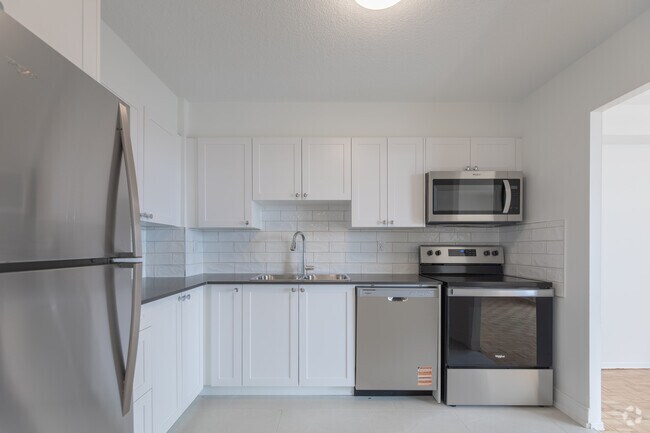 1BR, 1BA - 683SF - Kitchen - 50 Burnhill Road
