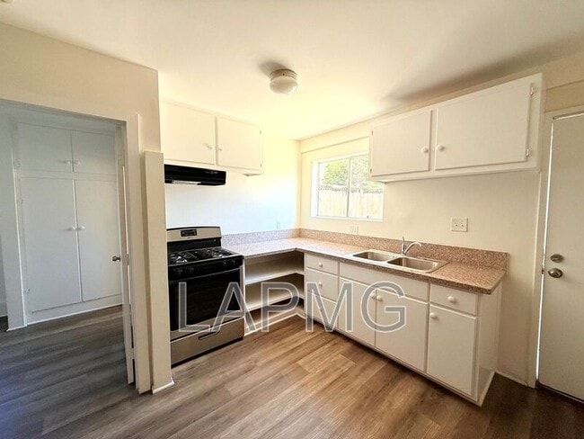 Photo - 929 1/2-929 1/2 Camulos St House