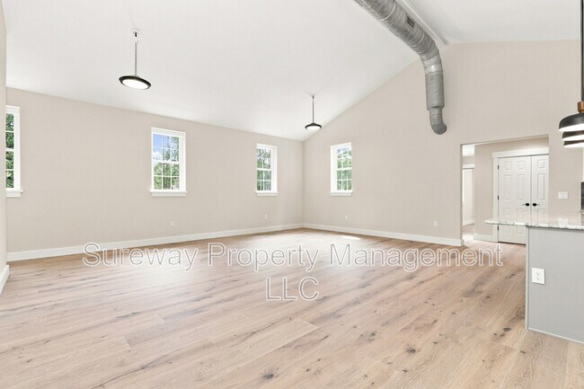 Building Photo - 5567 Pennell Rd