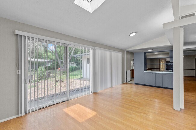 Foto del edificio - 12 Country Ln
