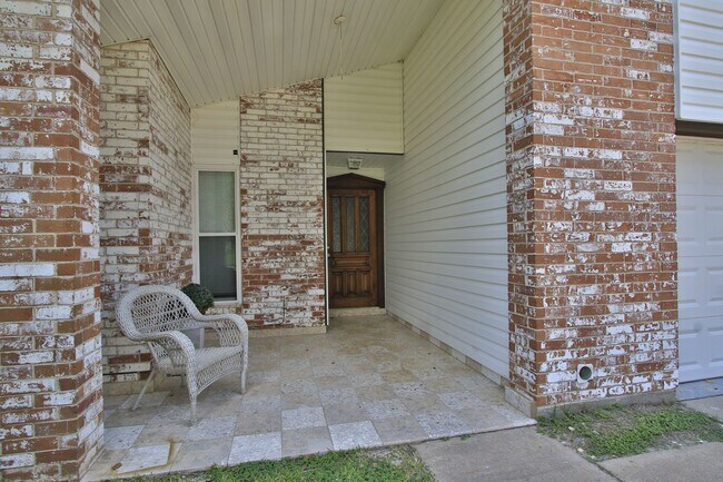 Building Photo - 2207 Whiteback Dr