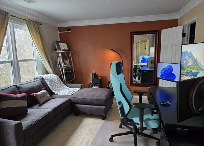 Dormitorio principal - Oficina - 2103 Chatou Pl NW