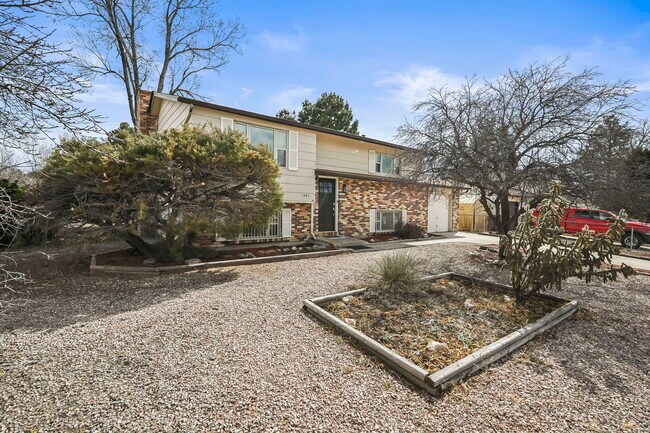 Building Photo - 1481 Hiawatha Dr