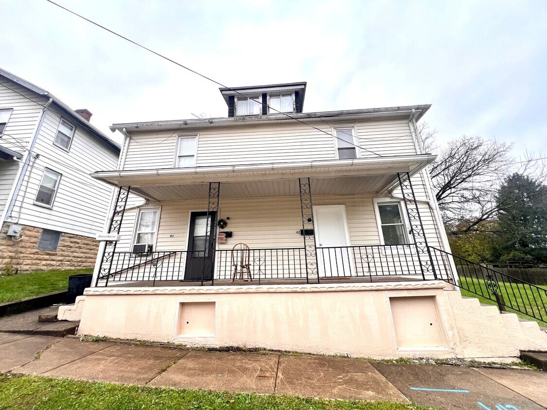 Primary Photo - 40-42-42 Seminole Ave