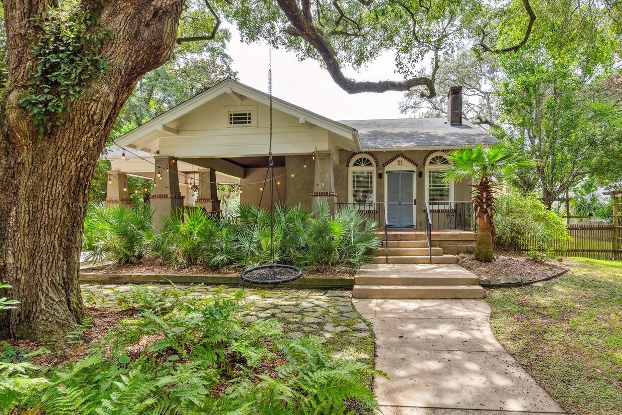 Primary Photo - HISTORIC COTTAGE IN THE HEART OF MIDTOWN