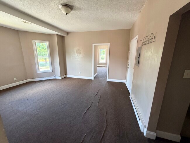 family room facing room 1 - 51 Seyms St