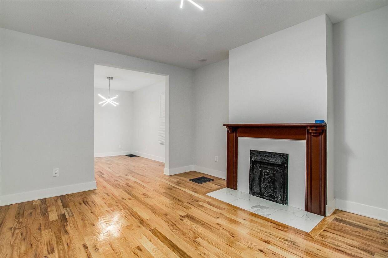 Primary Photo - Newly renovated spacious high-ceilinged ho...