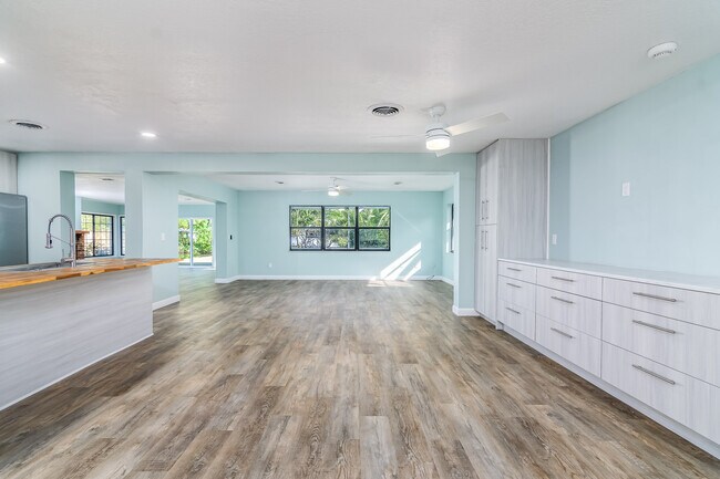 Foto del edificio - 1 W Point Dr