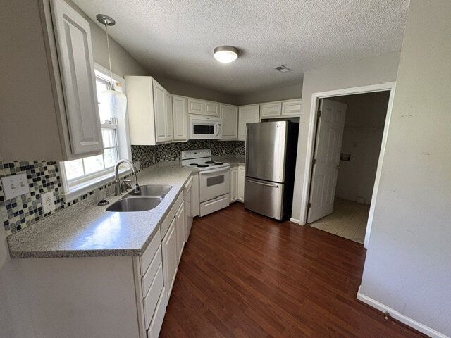 Foto del edificio - 2502 Bluff View Ct