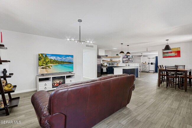 Foto del edificio - 9128 Diana Dr