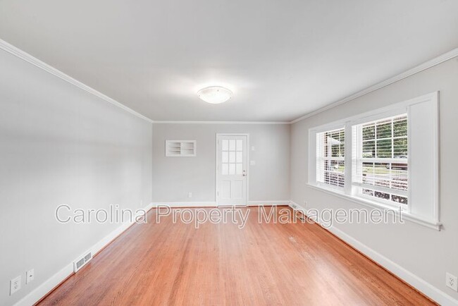 Foto del edificio - 2417 Laburnum Ave