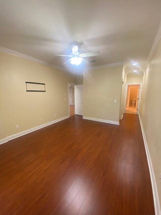 Building Photo - 241 Valencia Cir