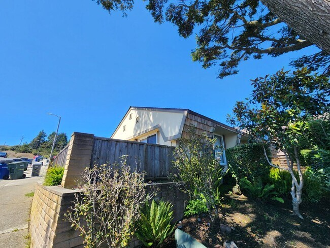 Foto del edificio - 2 bedroom townhouse