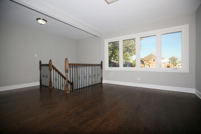 Building Photo - 7840 Narragansett Ave