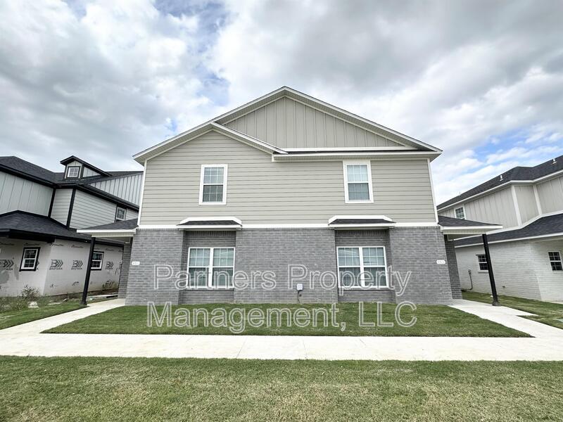 Foto principal - 875 S Amarillo Ave