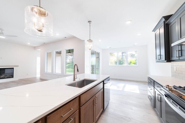 Building Photo - 808 Napa Dr