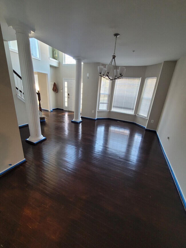 Dining room - 2001 Thistlewood Dr