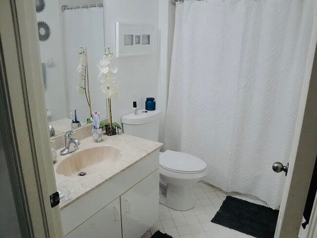 Foto del edificio - 523 NE 47th St