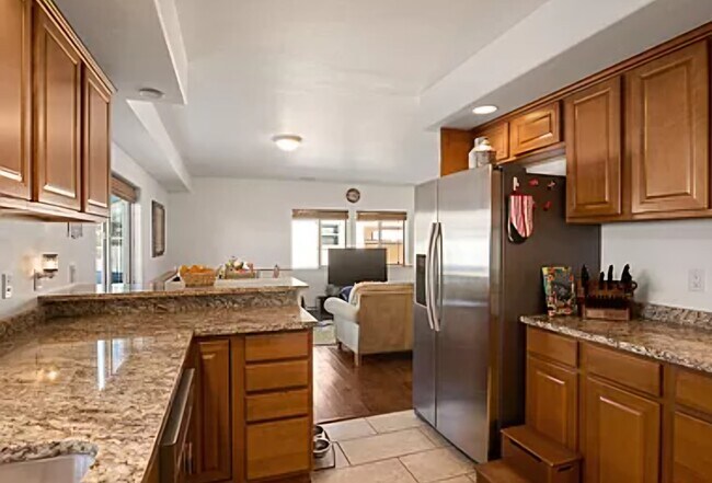 Building Photo - 128 Castle Ridge Dr