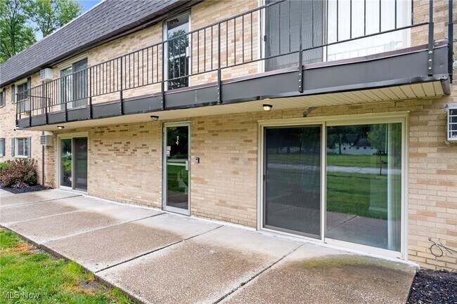Foto del edificio - 24325 Detroit Rd