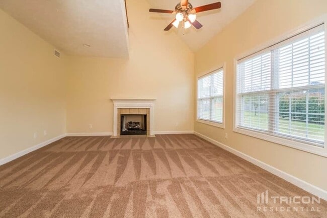 Building Photo - 707 Willow Cove Dr