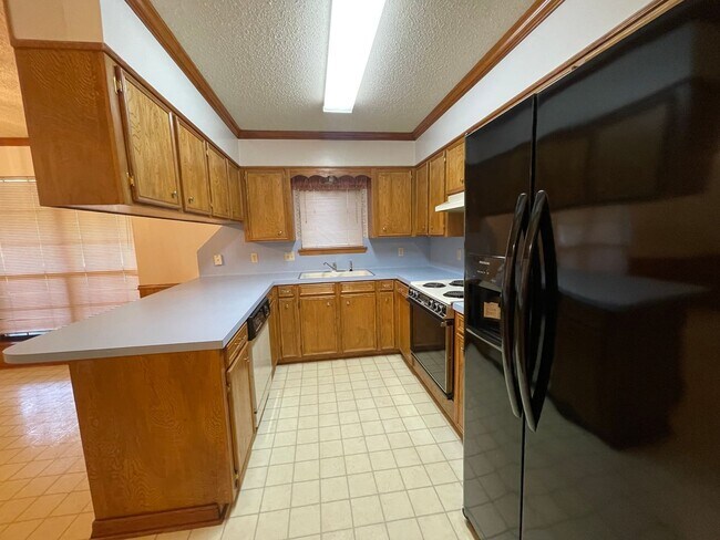 Foto del edificio - Large Brick Home In Desirable "Huntington ...