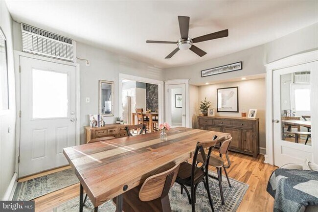 Comida - 657 Gerhard St