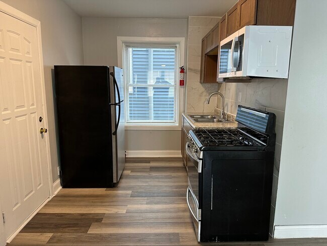 Foto del edificio - 4056 W Dickens Ave