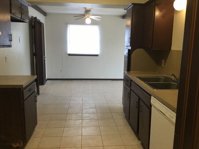 Building Photo - 4704 Cinderella Dr