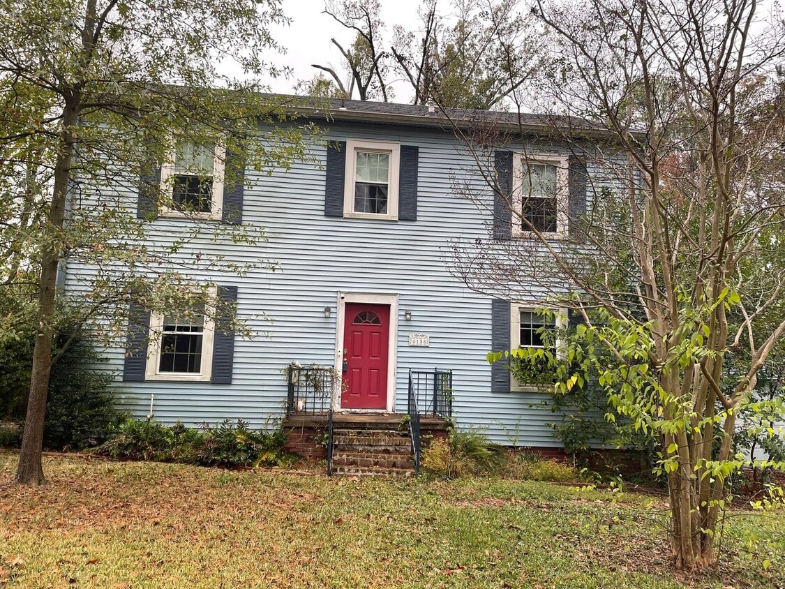 Primary Photo - Gorgeous 3 Bedroom Home in South Highland