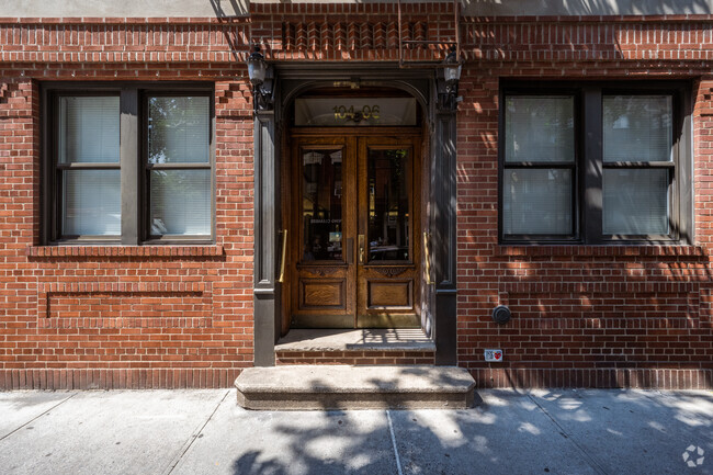 Entrance - 104 Sullivan St