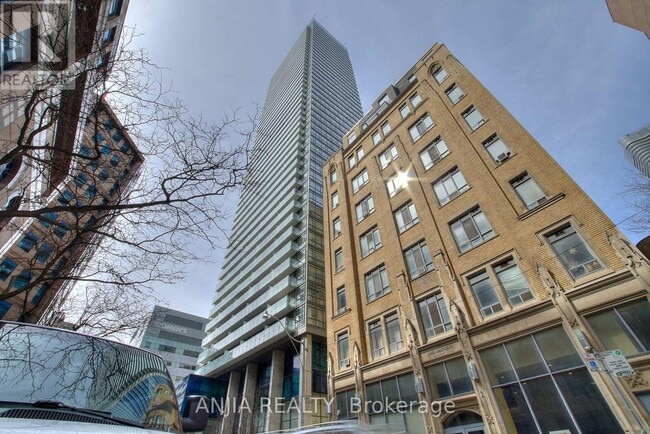 Building Photo - 38 Grenville St