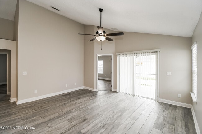 Foto del edificio - 3107 Wandering Oaks Dr