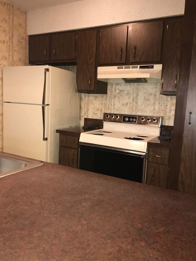 Foto del edificio - 613 Colonial Dr