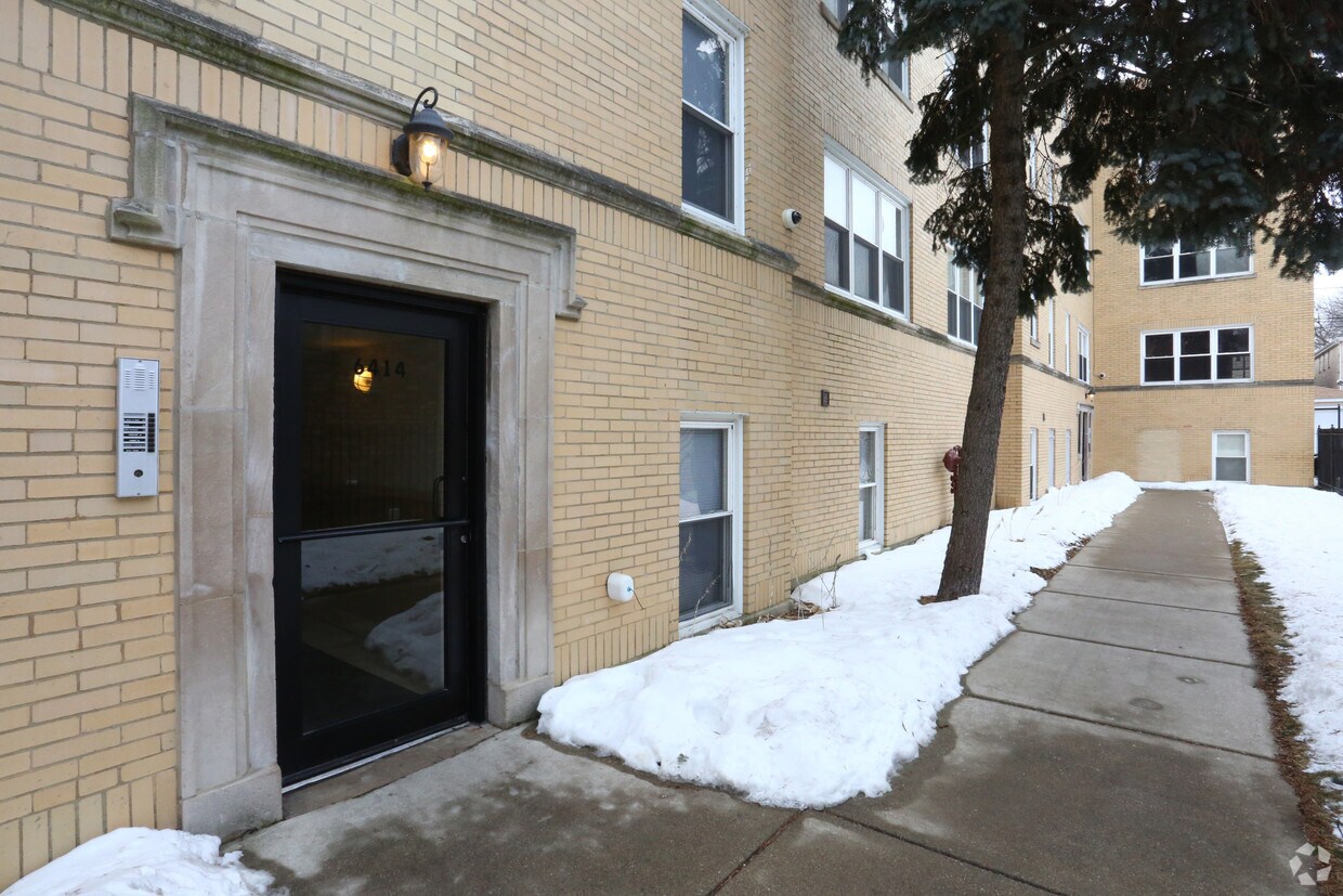 Building Photo - 6414 N Paulina St