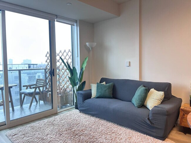 Building Photo - 18 Hamilton Ave N