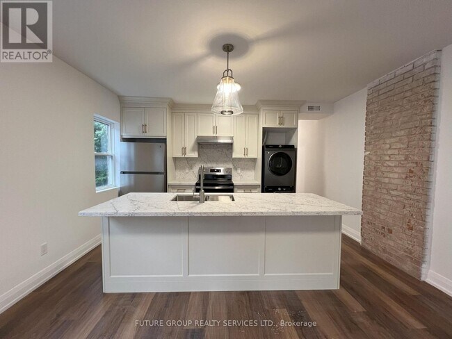 Photo du bâtiment - 4876 Simcoe St