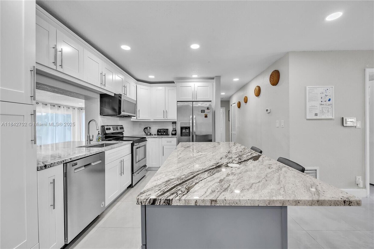 Foto principal - 2631 NE 19th St