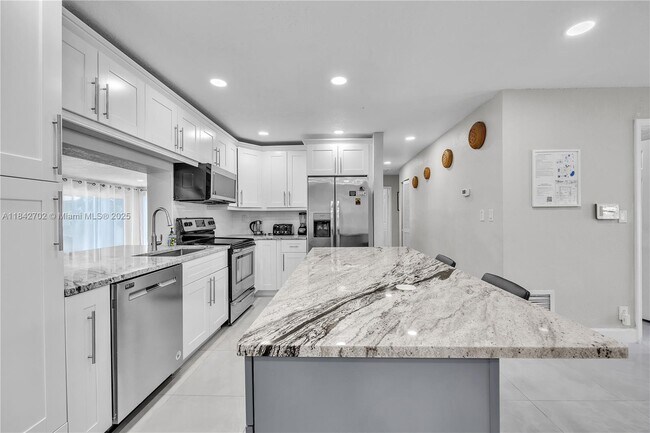 Foto del edificio - 2631 NE 19th St