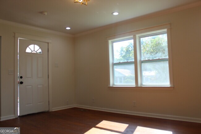 Building Photo - 1060 Cypress Dr