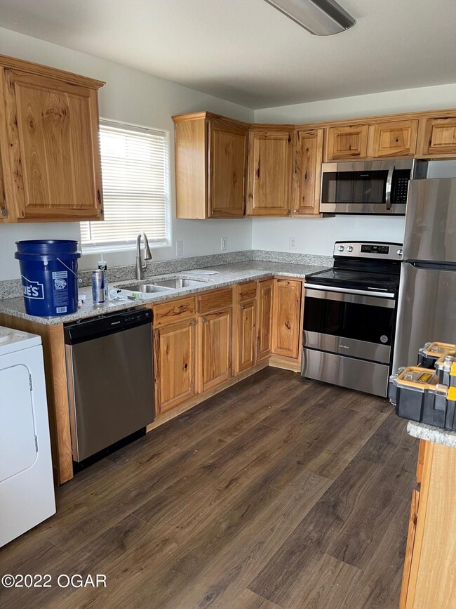 Building Photo - 2302 S Pearl Ave