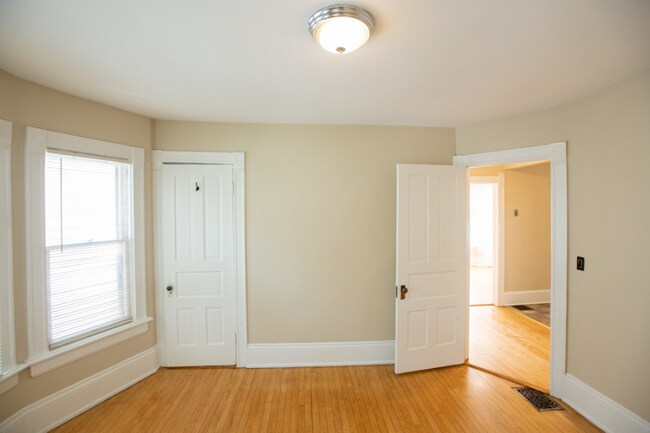 Foto del edificio - 2728 N Murray Ave