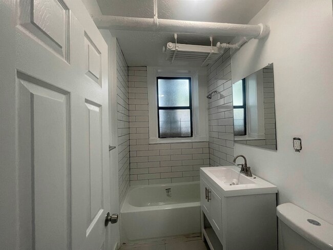 Foto del edificio - 1 Noll Pl