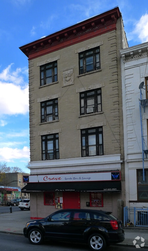 Foto del edificio - 429 Rogers Ave