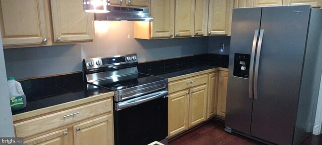 Building Photo - 936 Longfellow Ct