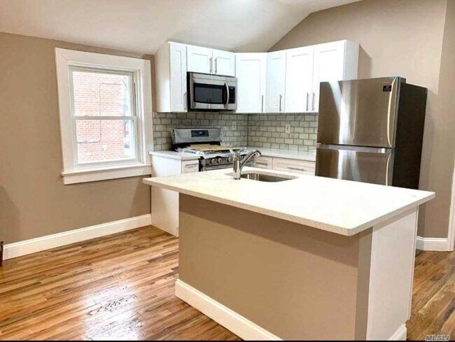 Foto del edificio - 4156 Bruner Ave