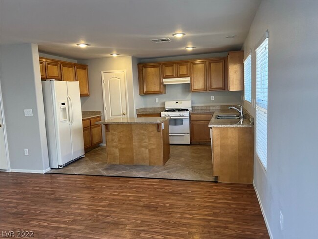 Foto del edificio - 7320 Camden Pine Ave