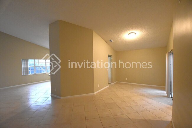 Building Photo - 9561 NW 18th Manor