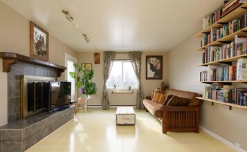 Building Photo - 8601 Molanary Dr