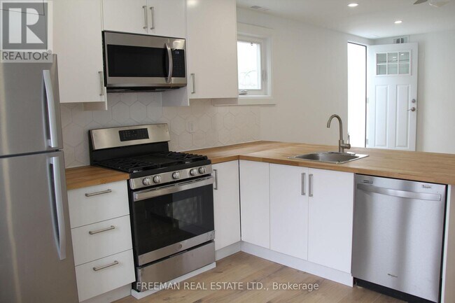 Photo du bâtiment - 3449 Yonge St